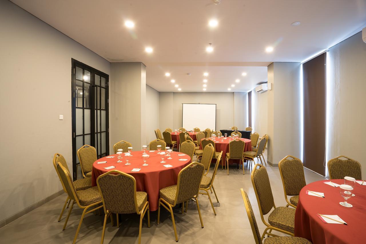Maple Hotel Grogol Jakarta Luaran gambar