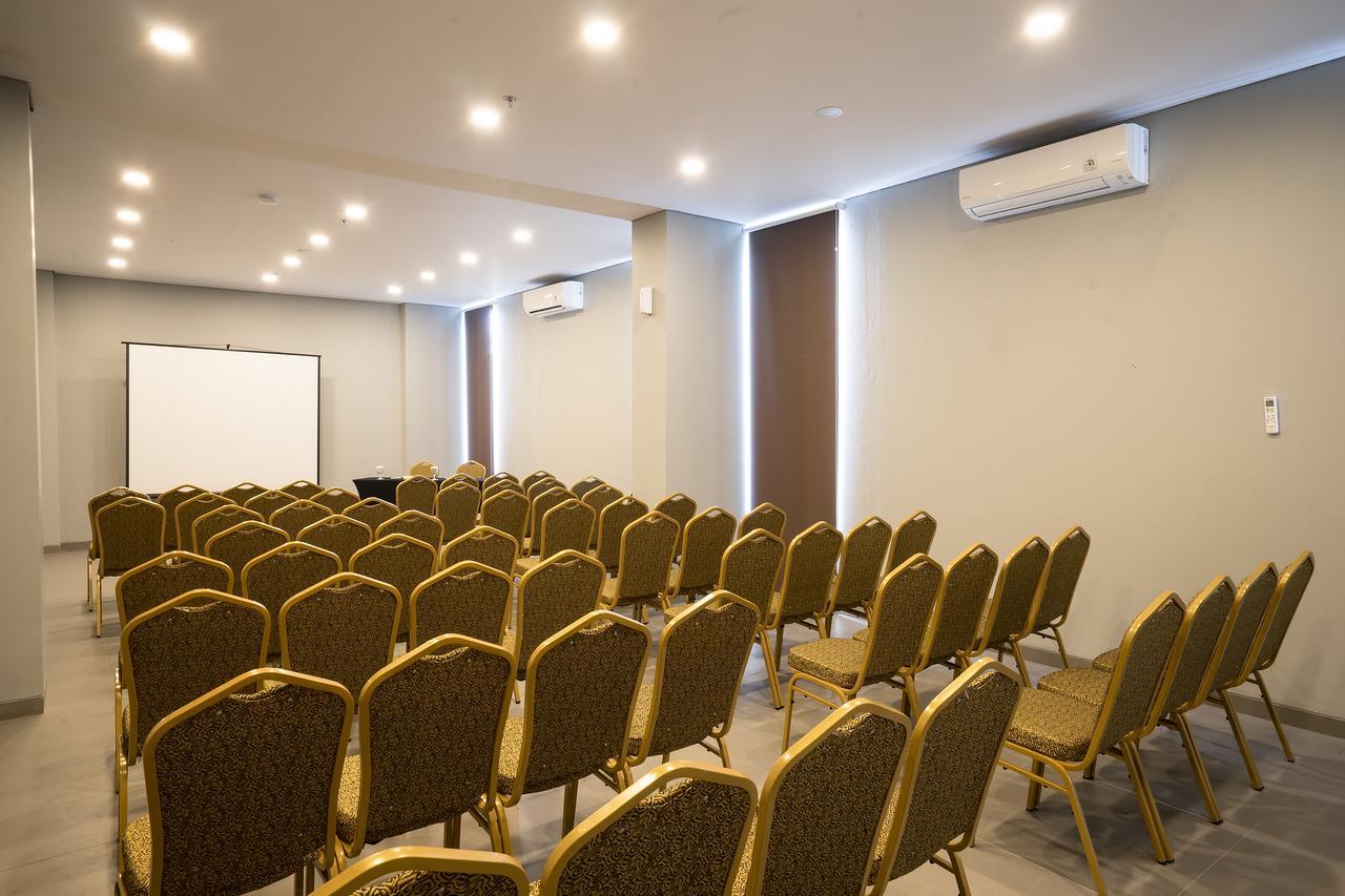 Maple Hotel Grogol Jakarta Luaran gambar